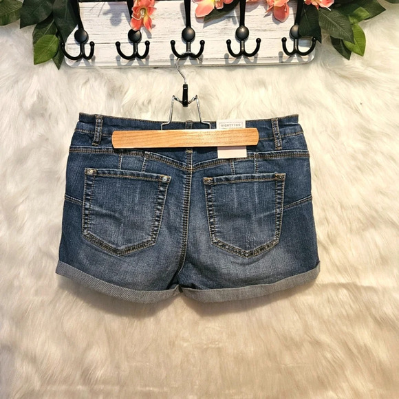 Est. Eighty Two Denim Shortie Jean Shorts - Picture 5 of 6
